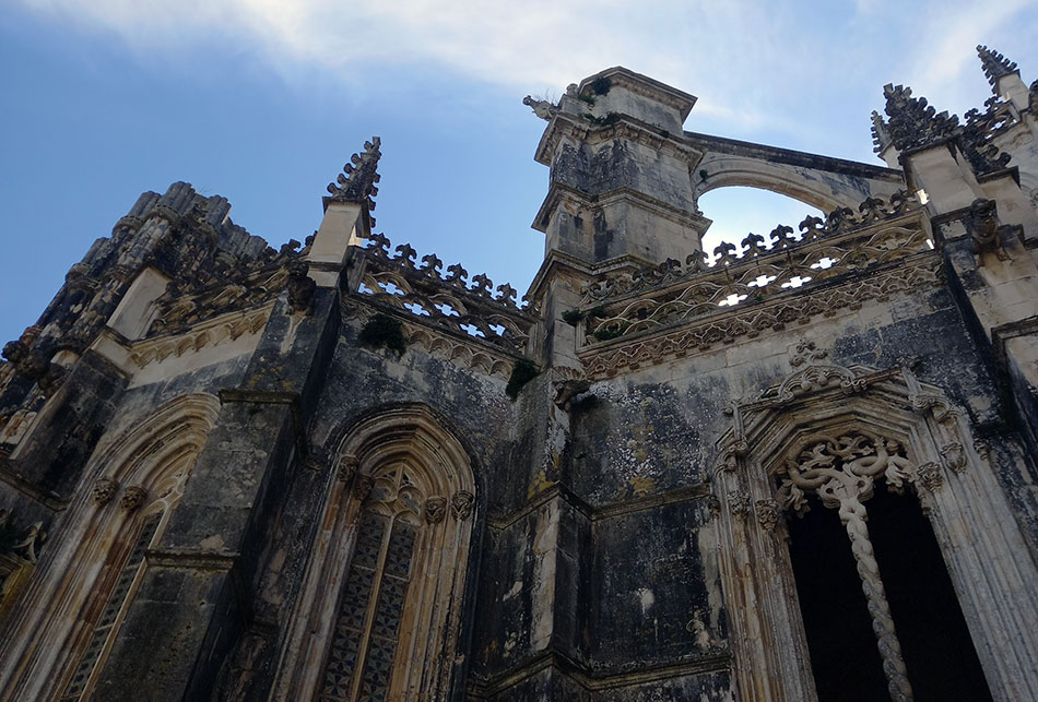 What-to-Visit-in-Batalha-with-Guided-Tour,-Batalha-monastery-façade,-Silver-Coast-Travelling-Tours-Team